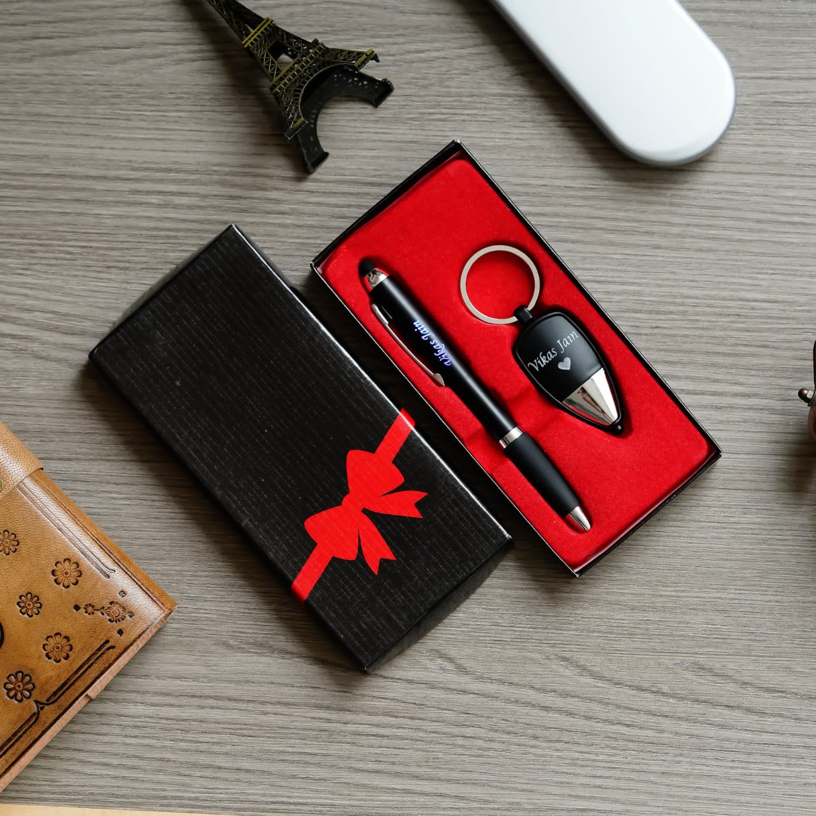 Giftana Leather 2 in 1 Gift Set - Custom Keychain and Pen