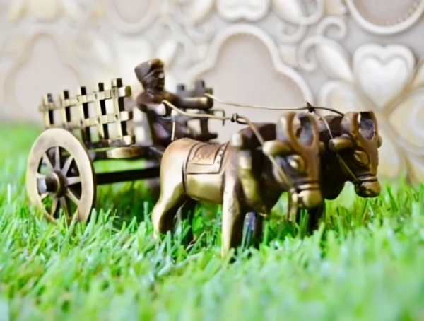 Zupppy Customized Gifts Handcrafted Brass Bullock Cart – Antique Decorative Showpiece for Home & Office Décor