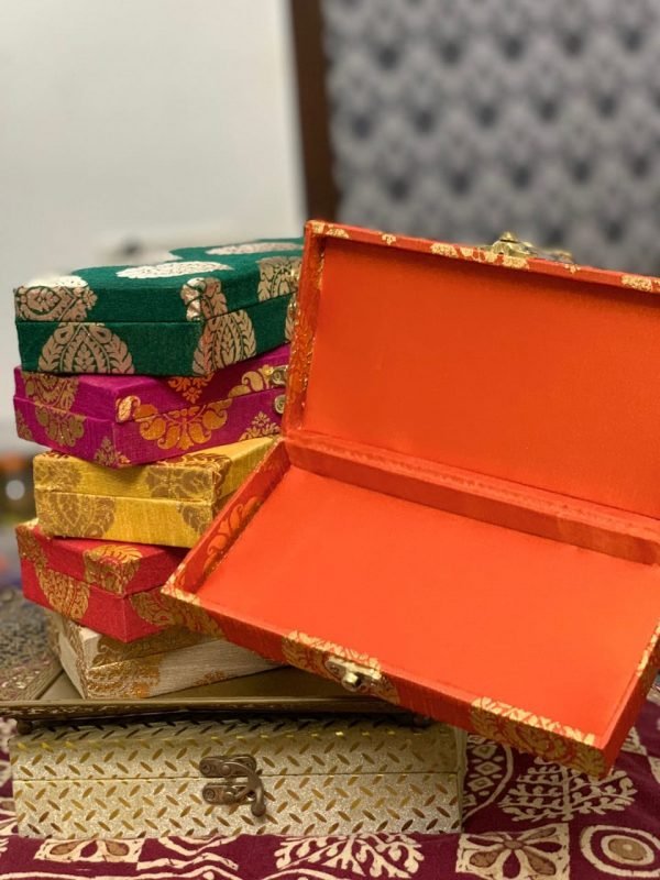 Zupppy Accessories Diwali gift box (Set of 10)