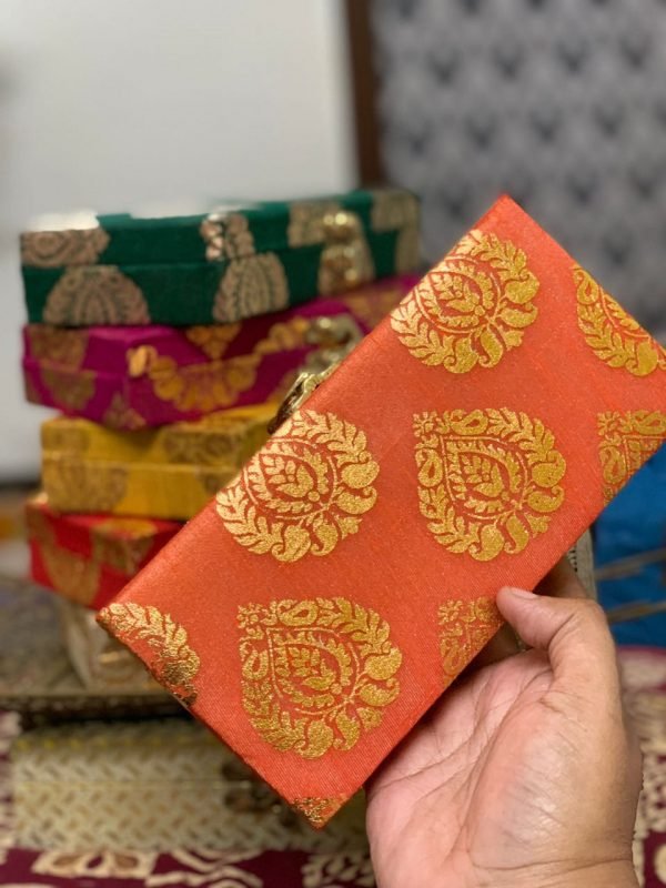 Zupppy Accessories Diwali gift box (Set of 10)