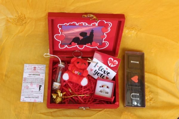 Zupppy Customized Gifts Love Box for valentine