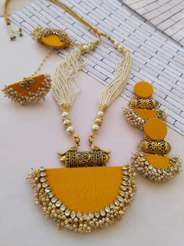 Zupppy Jewellery Rainvas Bright yellow and golden necklace earrings bracelet tika set