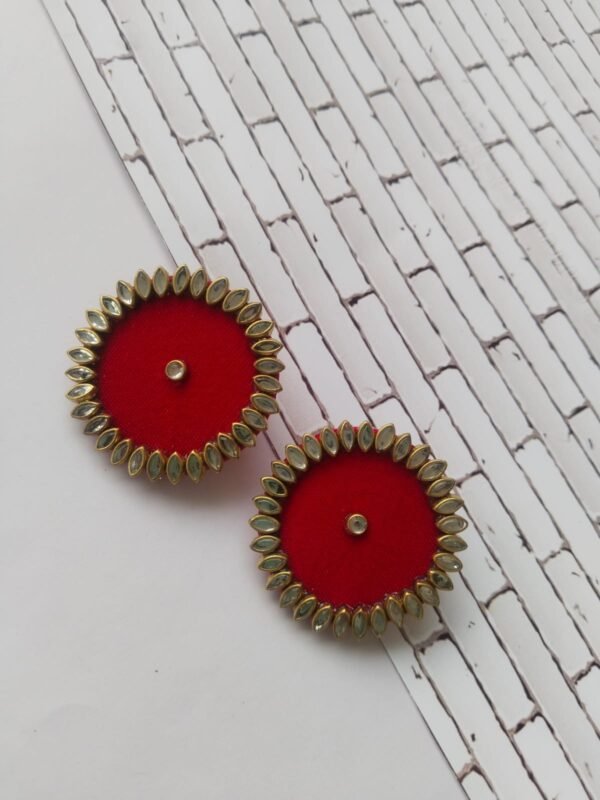 Zupppy Jewellery Red stud earrings with kundan border