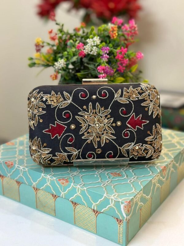 Zupppy Accessories Elegant Embroidered Boxes Clutch with Chain Sling Inside