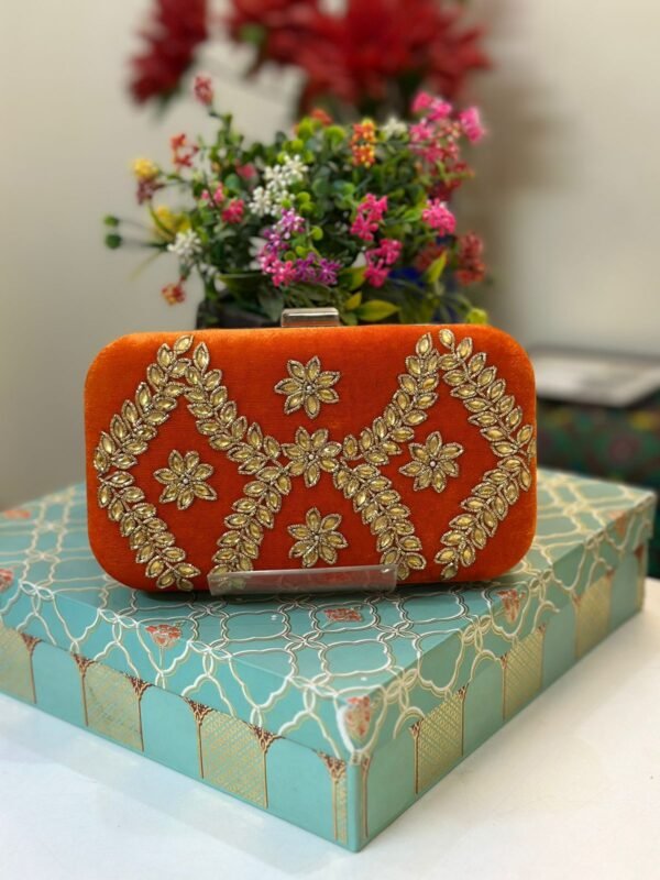 Zupppy Accessories Elegant Embroidered Boxes Clutch with Chain Sling Inside