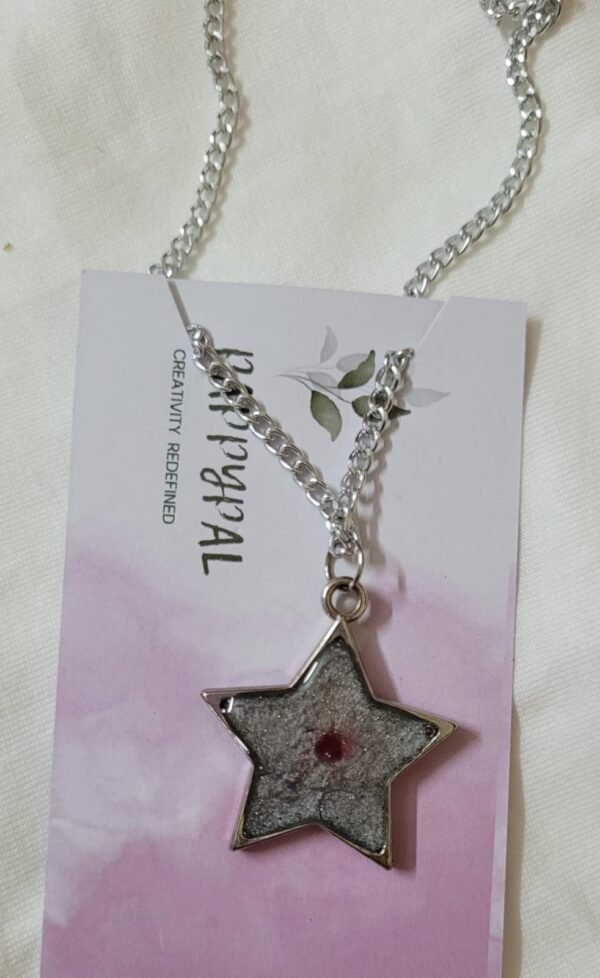 Zupppy Gifts Red Star Pendant