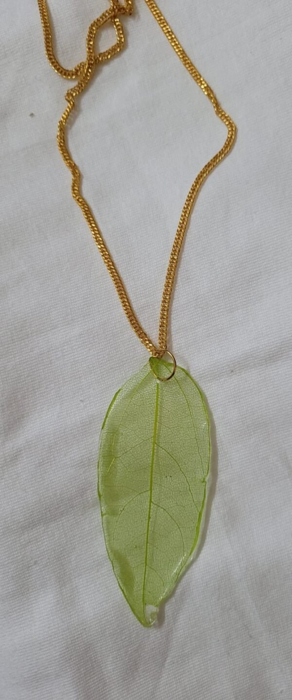 Zupppy Customized Gifts Green Leaf Locket: Nature’s Elegance Encased in Wearable Beauty.