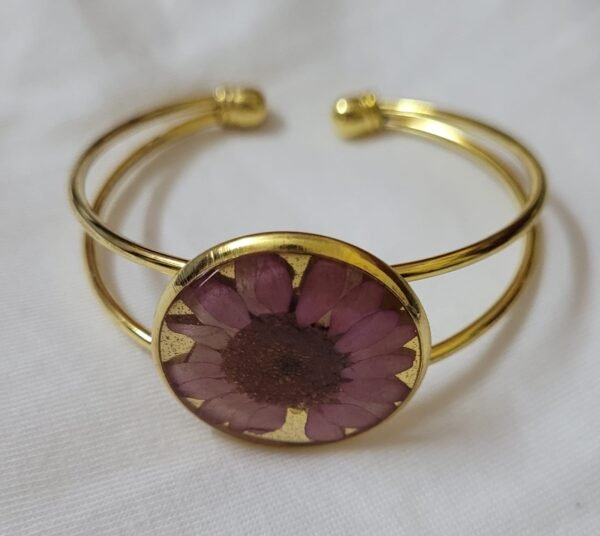 Zupppy Accessories Golden Blossom: Flower Resin Bracelet Blooms with Elegance