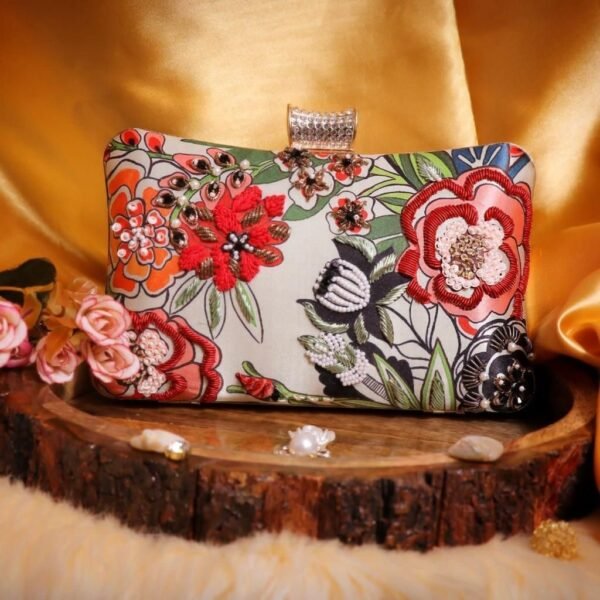 Zupppy Accessories Embroidered Party Clutches: Elevate Your Look with Glamorous Highlights