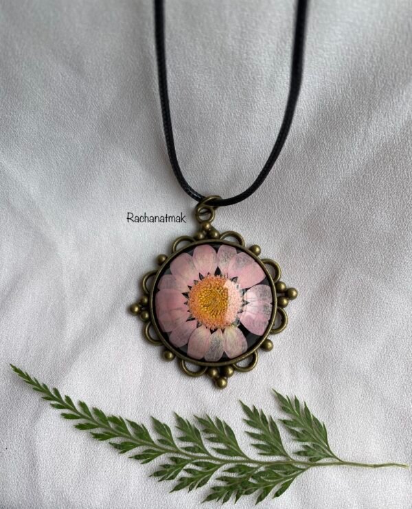 Zupppy Handmade Products Vintage Botanical Round Necklace