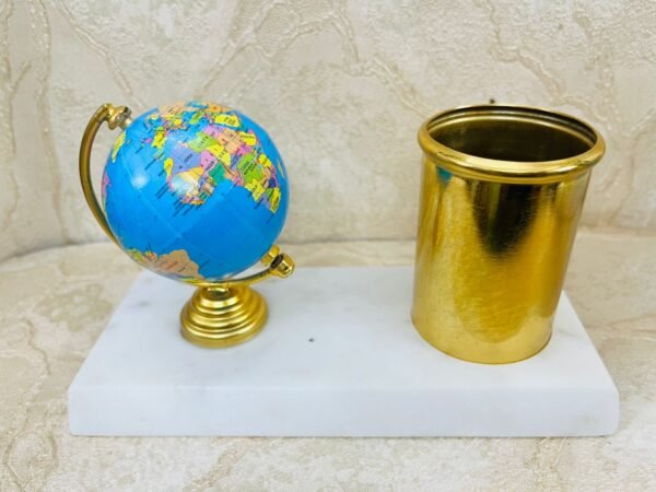 Zupppy Gifts Globe With Pen Stand