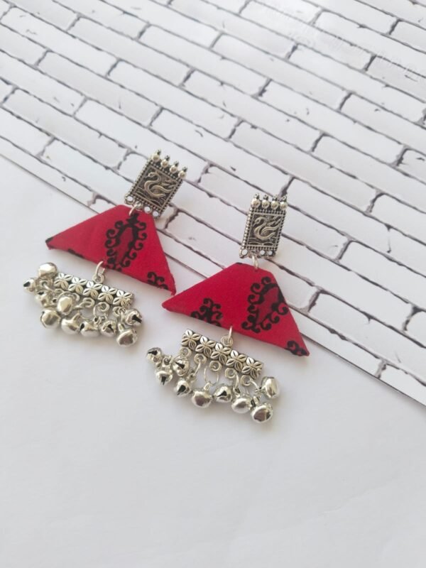 Zupppy Accessories Rainvas Red Printed Swan and Silver Ghungroo Earrings